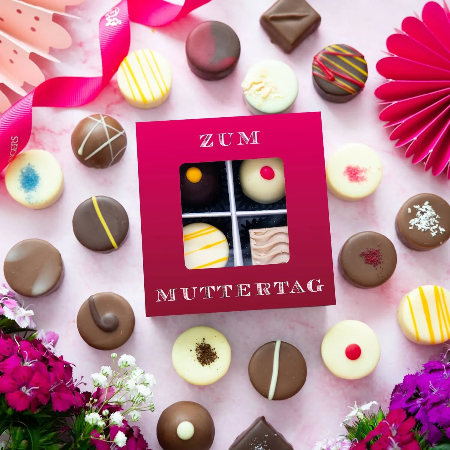 Liebevolle Handarbeit: Jede Praline wird mit Sorgfalt und Liebe zum Detail hergestellt.