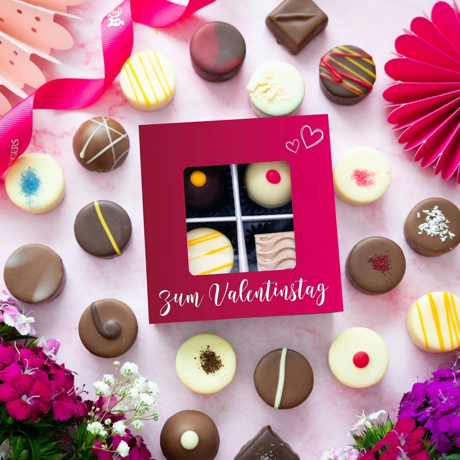 Liebevolle Handarbeit: Jede Praline wird mit Sorgfalt und Liebe zum Detail hergestellt.