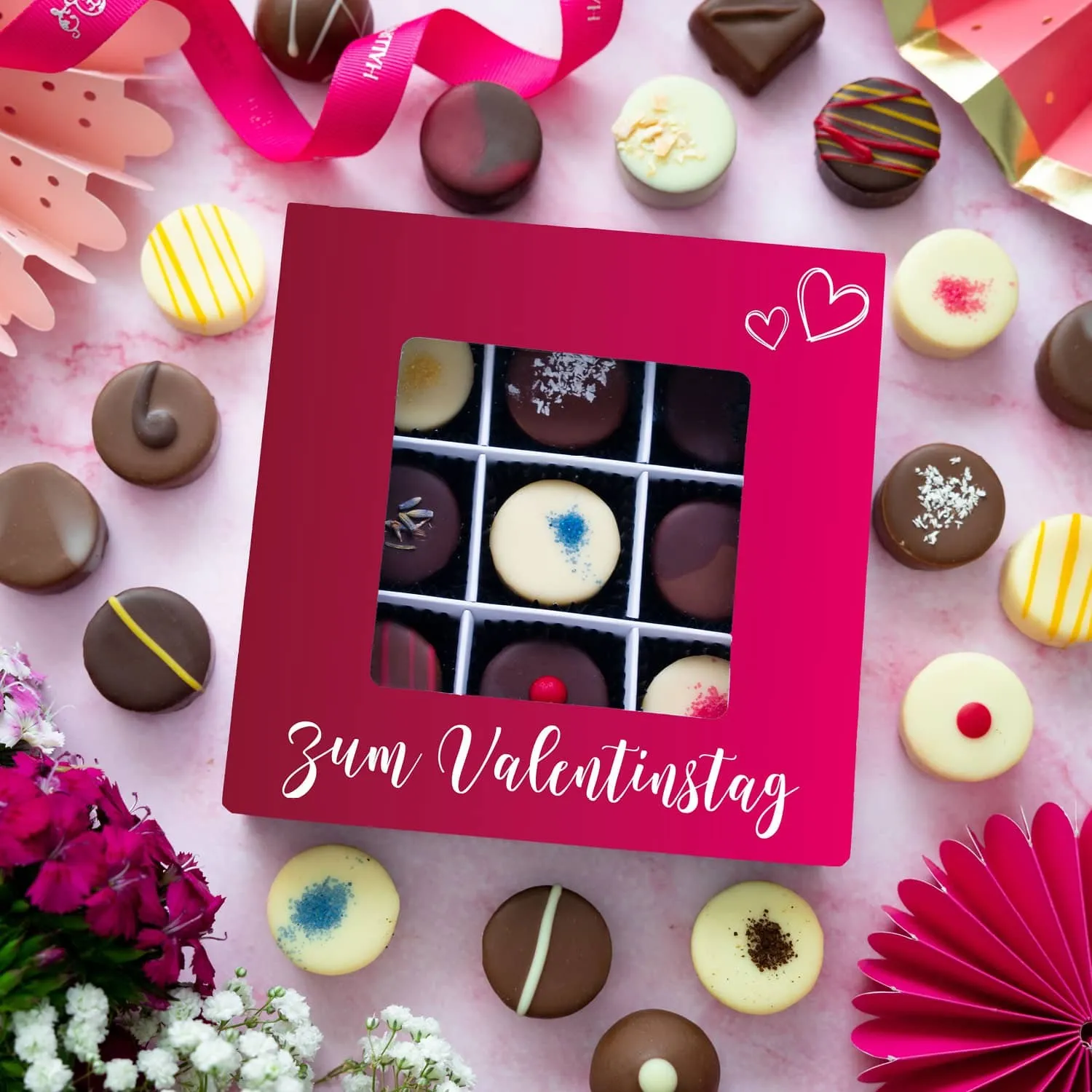 Liebevolle Handarbeit: Jede Praline wird mit Sorgfalt und Liebe zum Detail hergestellt.