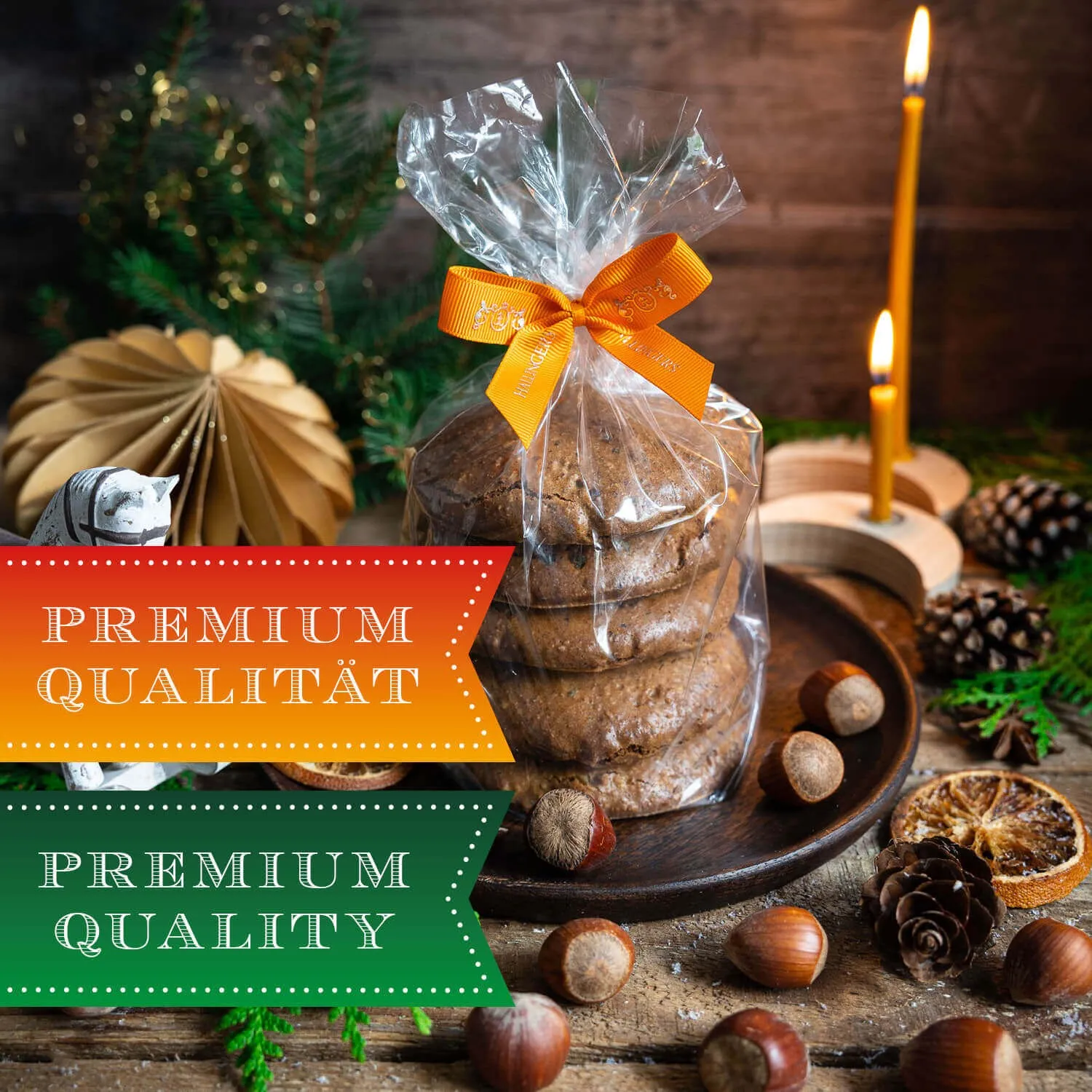 Frisch geröstete Haselnüsse und Mandeln machen unsere Elisen besonders saftig - besonders hoher Nussanteil.