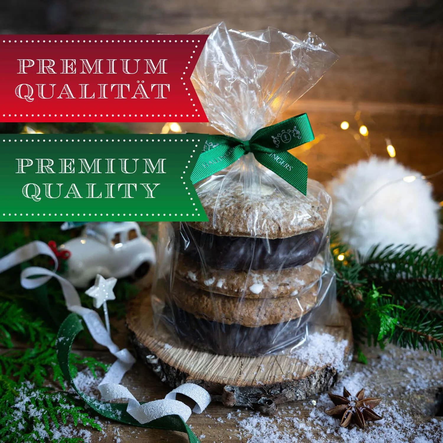 Frisch geröstete Haselnüsse und Mandeln machen unsere Elisen besonders saftig - besonders hoher Nussanteil.