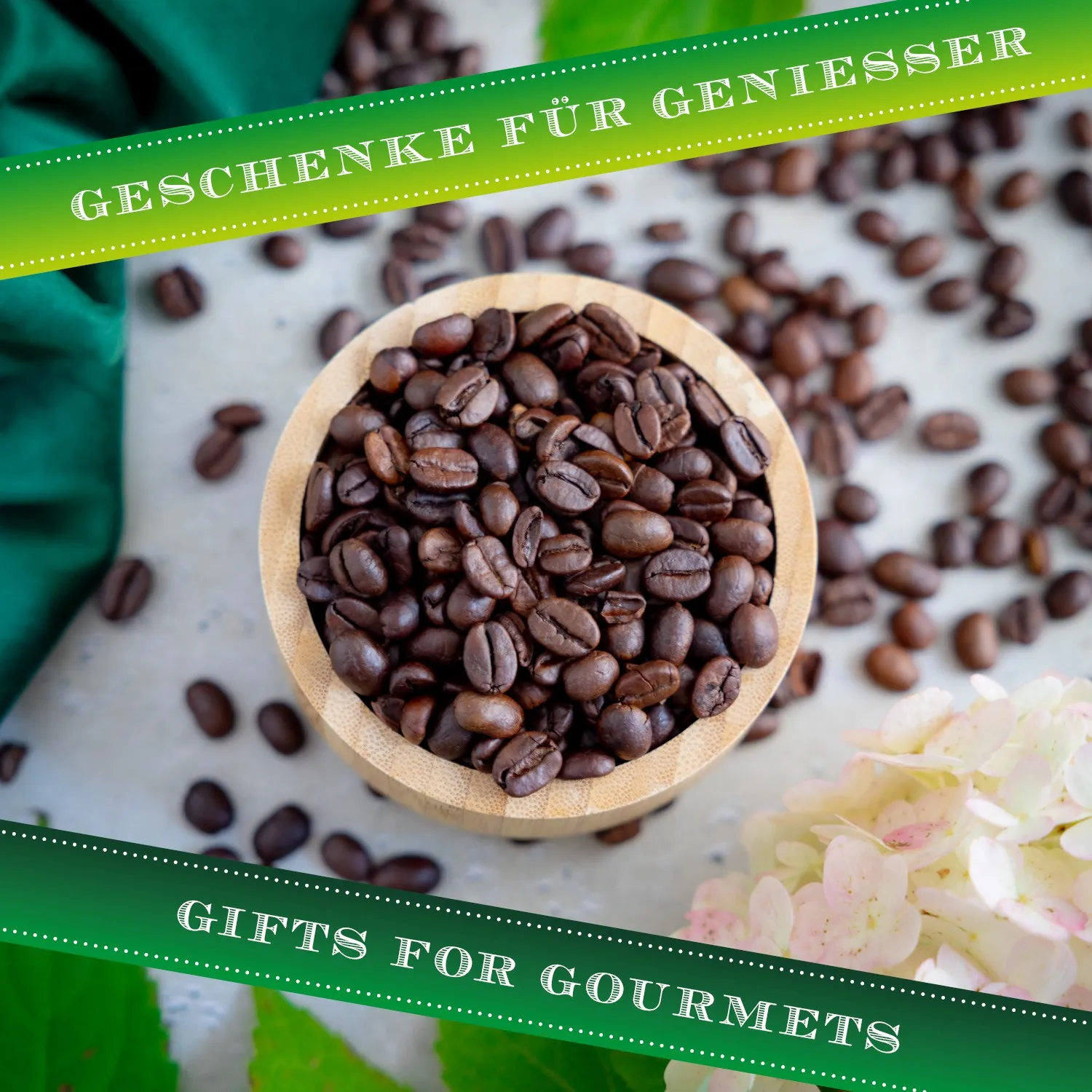 Der Duft von Kaffee erfüllt den Raum - vollaromatisch und ausgewogen, da bei niedrigen Temperaturen langzeit-geröstet!