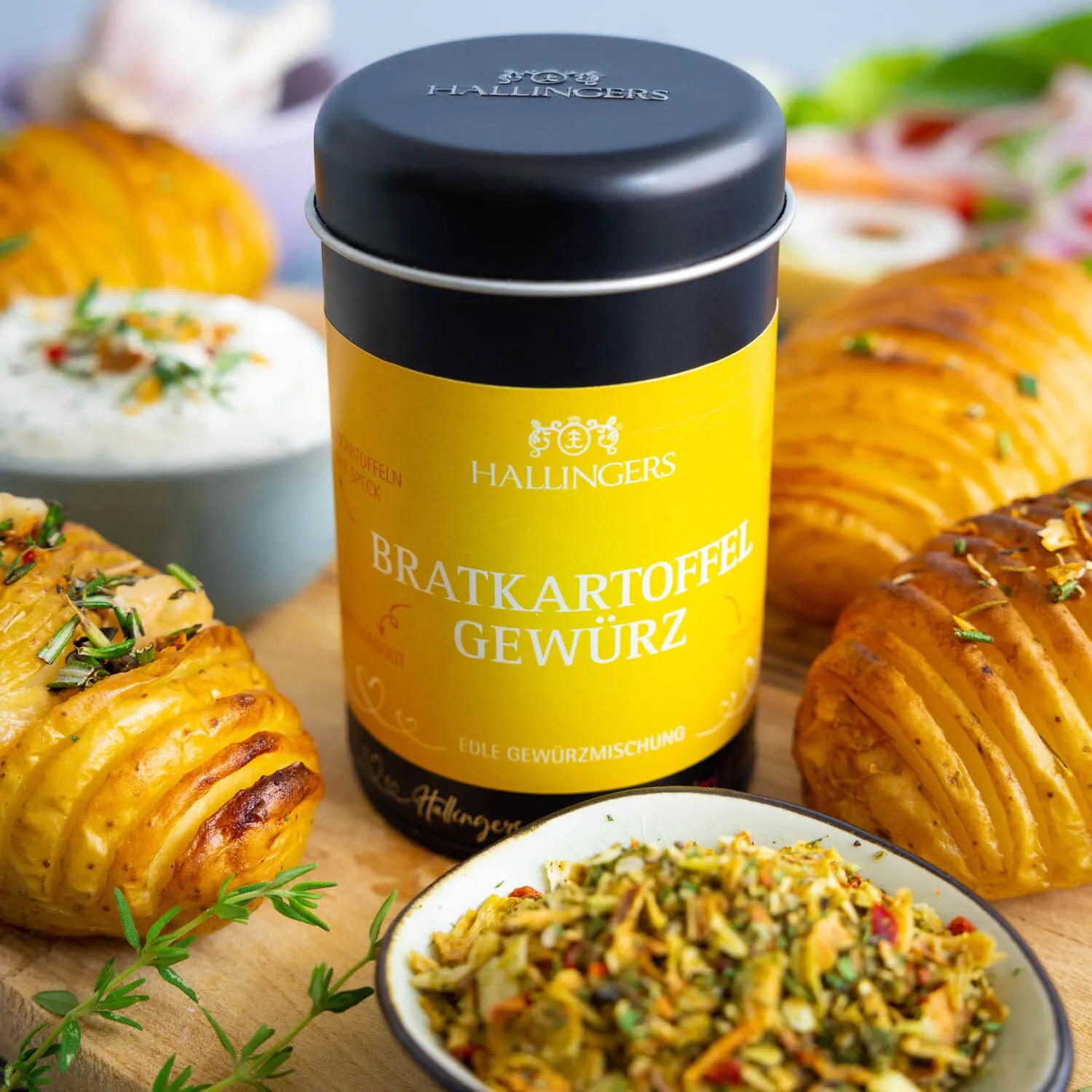 Feinste Gourmet-Gewürzmischung von Hallingers - in der edlen Aromadose mit Streueinsatz, luftdicht verschlossen und lange haltbar.