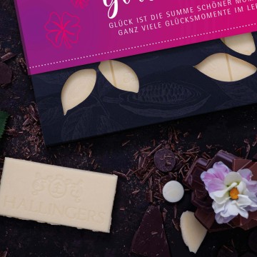 Weiße Schokolade mit Cassis hand-geschöpft (90g) - Glücksmomente (Tafel-Karton)